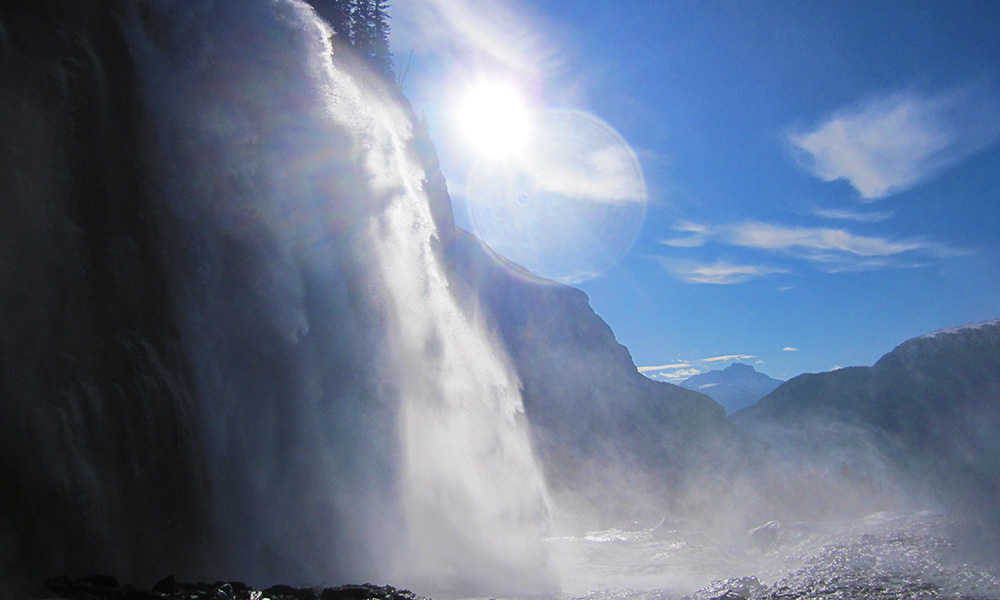 Berg Lake Falls