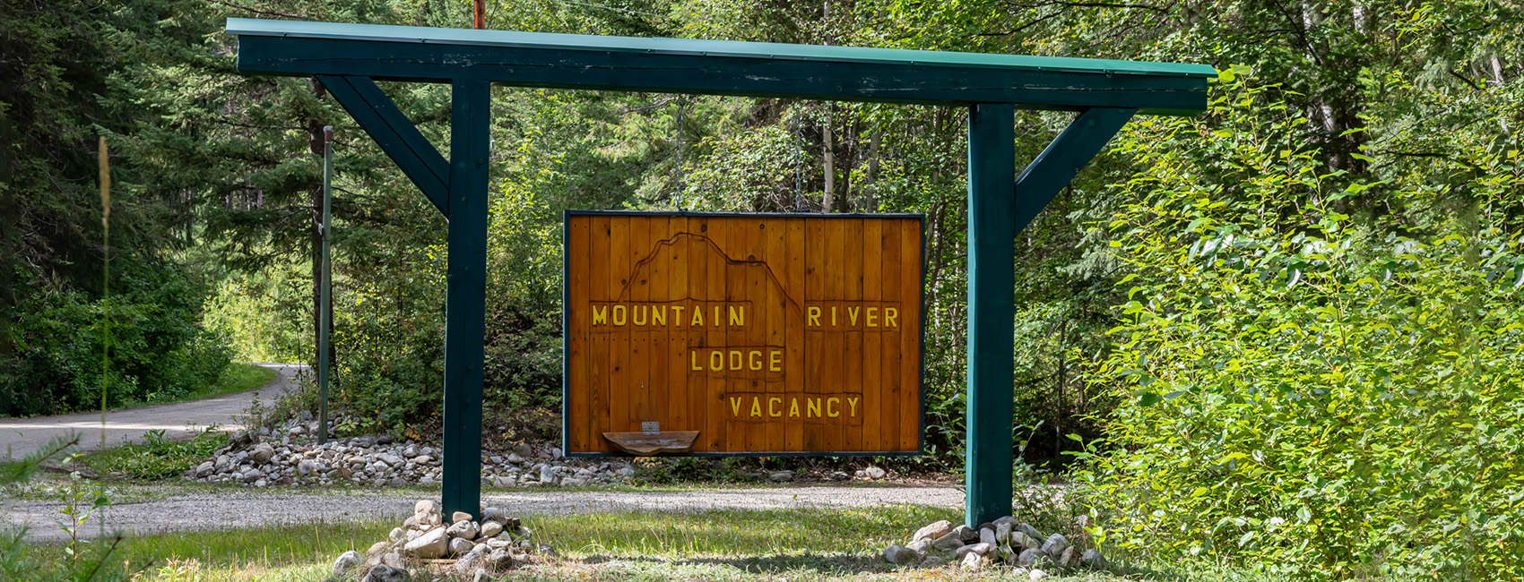 Mountain River Lodge Sign